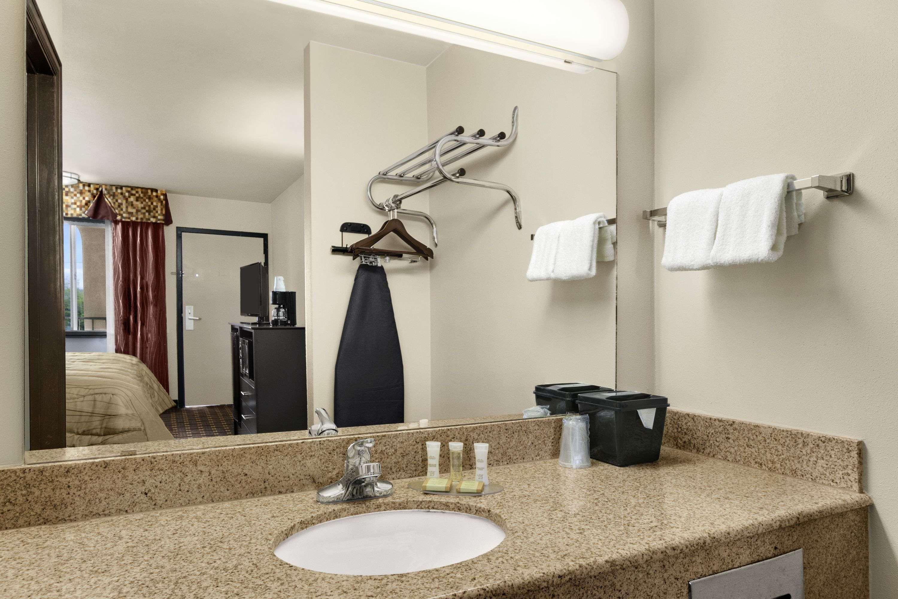 Super 8 By Wyndham Fort Worth Tx Phòng bức ảnh